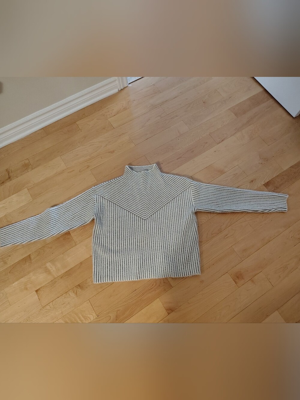 Women's Cream & Gray Ribbed Mock Neck Sweater